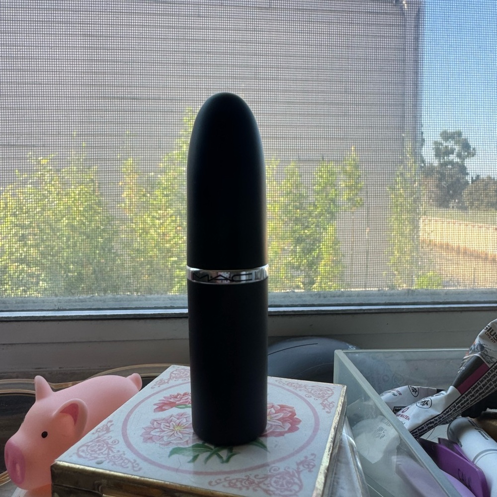 MAC creme d’nude lipstick NWB